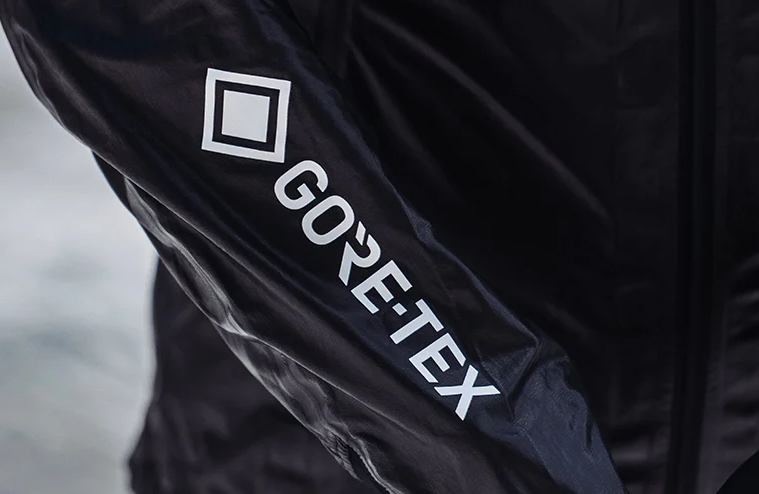 Почему куртка с GORE-TEX может промокать